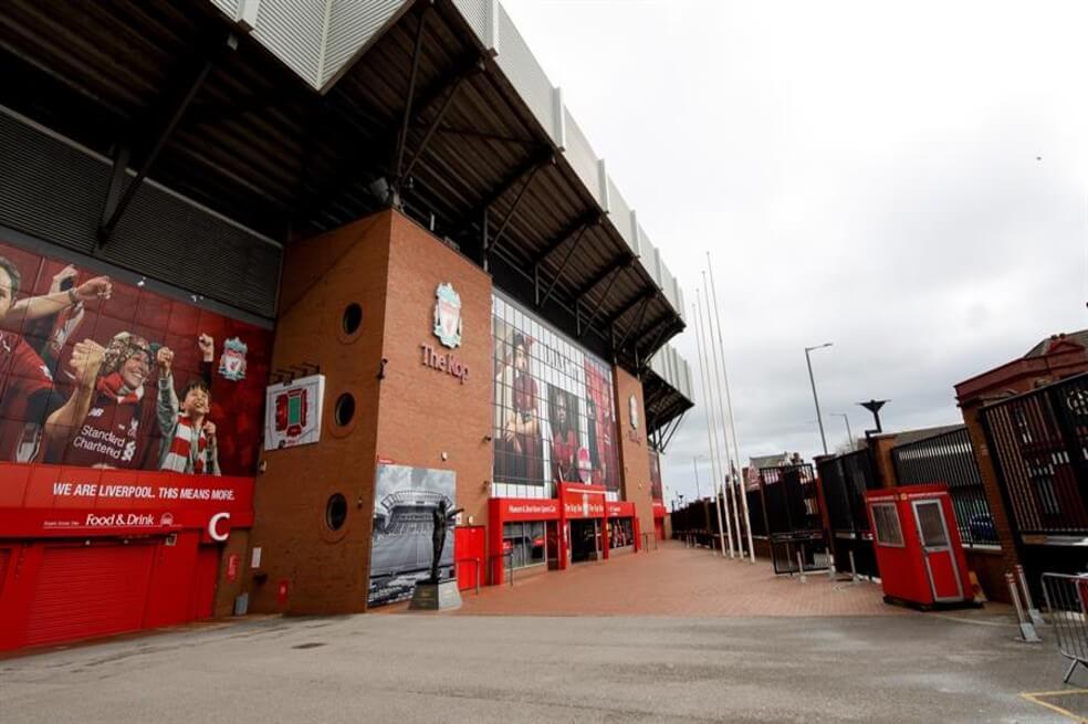 Las afueras de Anfield, estadio del Liverpool. / EFE