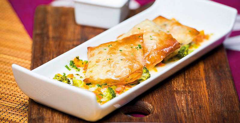 Paqueticos de pasta filo rellenos de arro