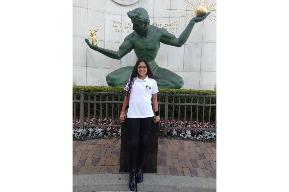 Daniela Corpas, egresada del colegio Pies Descalzados, es una de las jóvenes que va a representar a Colombia. / Fundación Pies Descalzos