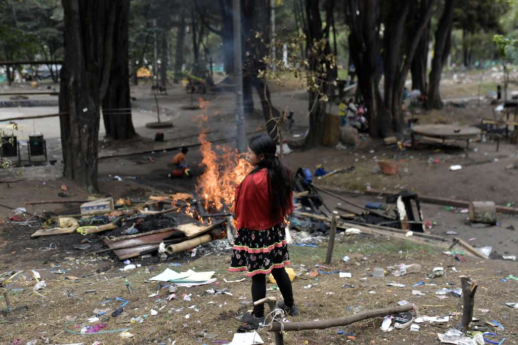 Desalojo voluntario de indígenas Embera luego de ocupar por varios meses el parque Nacional en Bogotá