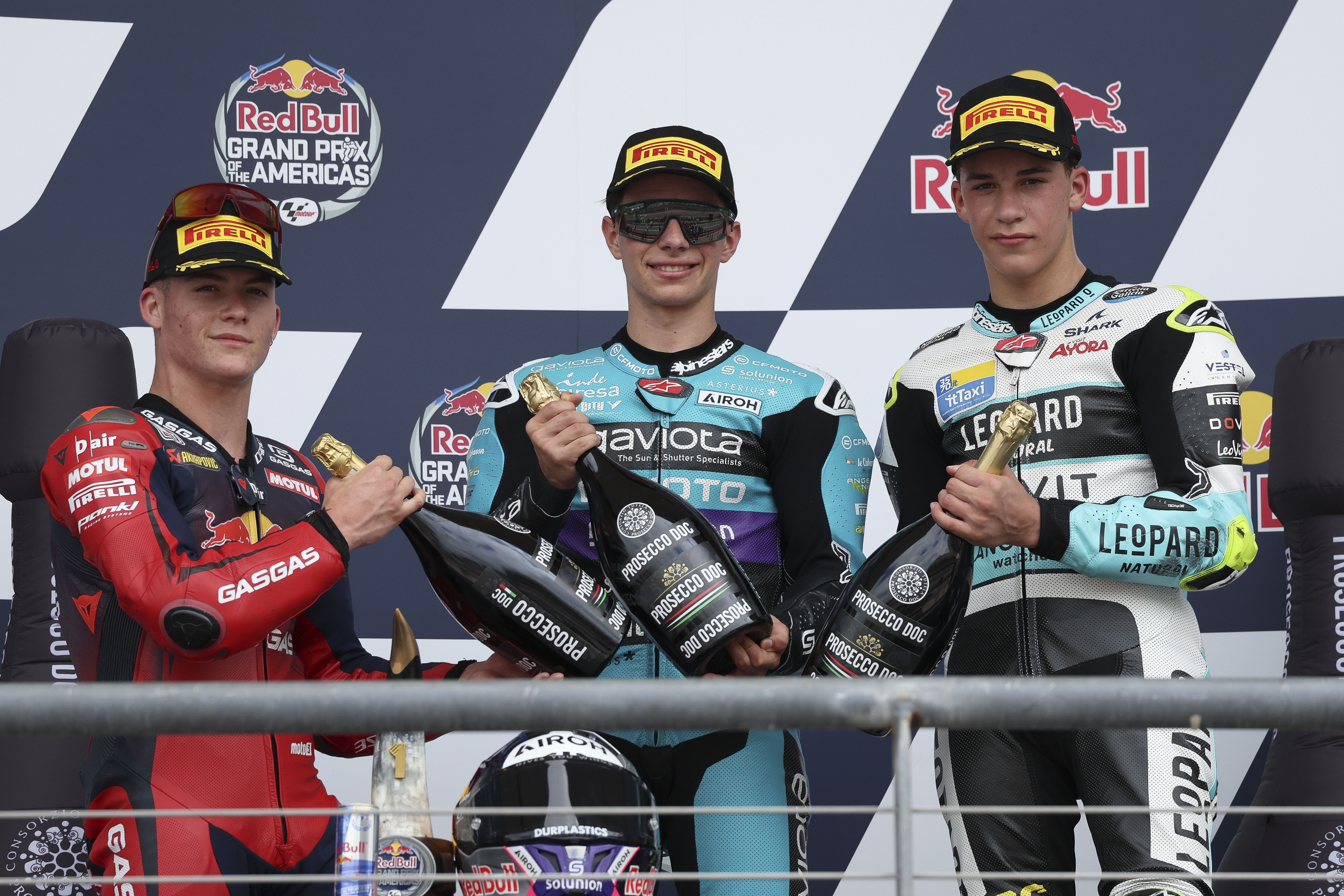 Austin (United States), 14/04/2024.- (L-R) Second placed Spanish rider Daniel Holgado of the Red Bull GASGAS Tech 3 Team, winner Colombian rider David Alonso of CFMOTO Aspar Team, and third placed Spanish rider Angel Piqueras of the Leopard Racing Team pose on the podium after the Moto3 race of the Motorcycling Grand Prix of The Americas at the Circuit of The Americas in Austin, Texas, USA, 14 April 2024. (Motociclismo, Ciclismo) EFE/EPA/ADAM DAVIS