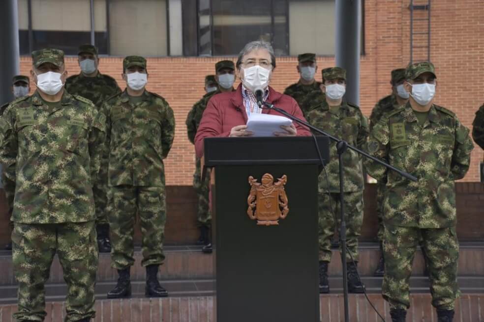 El ministro dio sus declaraciones en compañía de la cúpula militar. En la foto: el comandante de las Fuerzas Militares, general Luis Fernando Navarro, y el del Ejército, general Eduardo Zapateiro. / Cortesía Mindefensa