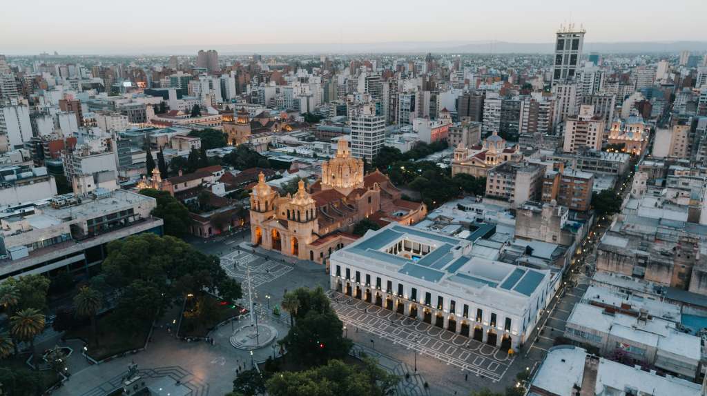 Además de ser la capital provincial, la ciudad de Córdoba fue declarada capital provisional de la República Argentina en dos ocasiones.