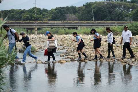 Las trochas, único vínculo entre Venezuela y Colombia por cierre de frontera