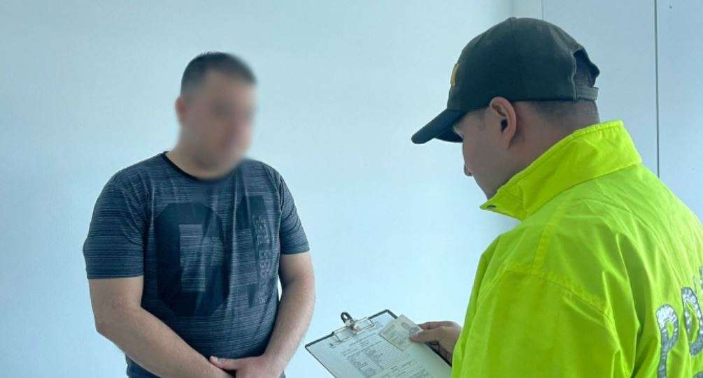 El CTI y la Dijin materializaron siete órdenes de captura en Bogotá, contra uniformados activos y en retiro.
