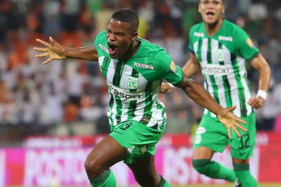 Andrés Felipe Román anotó el primer gol en la victoria 2-1 de Nacional sobre Alianza, en el Atanasio Girardot.