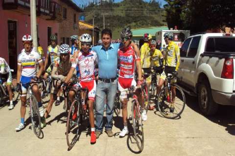 Nairo entrenaba persiguiendo mulas e increpando conductores