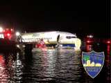 Un Boeing 737 se salió de la pista y terminó en un río en Estados Unidos