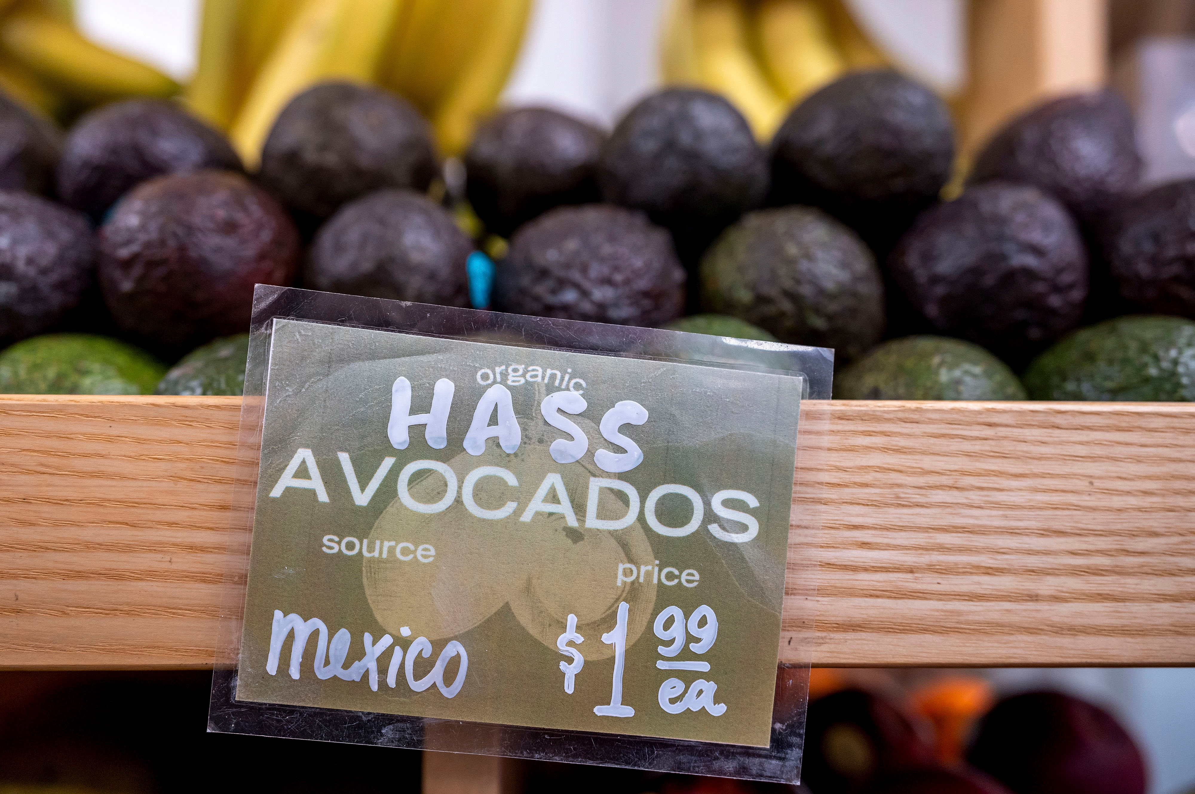 Aguacates Hass de México en una tienda de comestibles en San Francisco, California (Estados Unidos).