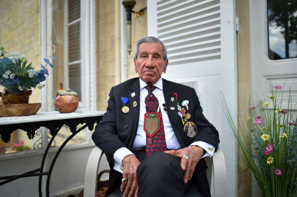 El veterano Charles Norman Shay, nativo americano de Penobscot, formó parte de la Operación Overlord, más conocida como el desembarco de Normandía, en 1944. / AFP