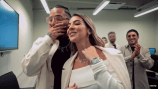 Novia de Maluma le reclamó públicamente por foto que compartió sin ropa