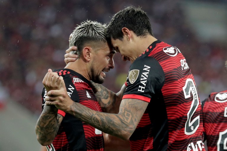 Flamengo barrió a Corinthians y es el primer semifinalista de la Libertadores