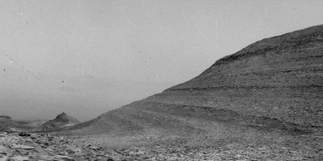 Las manchas en esta escena fueron causadas por partículas cargadas de una tormenta solar que impactaron en una cámara del rover Curiosity de la Nasa en Marte. /Nasa JPL-Caltech.