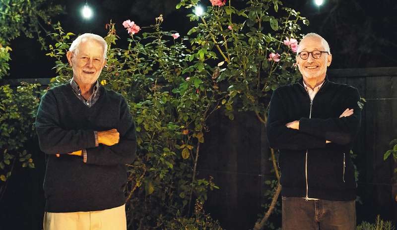 Robert Wilson y Paul Milgrom han sido profesores en Stanford. Wilson, vecino de Milgrom, fue quien le dio la noticia de que ambos ganaron el Nobel. / EFE