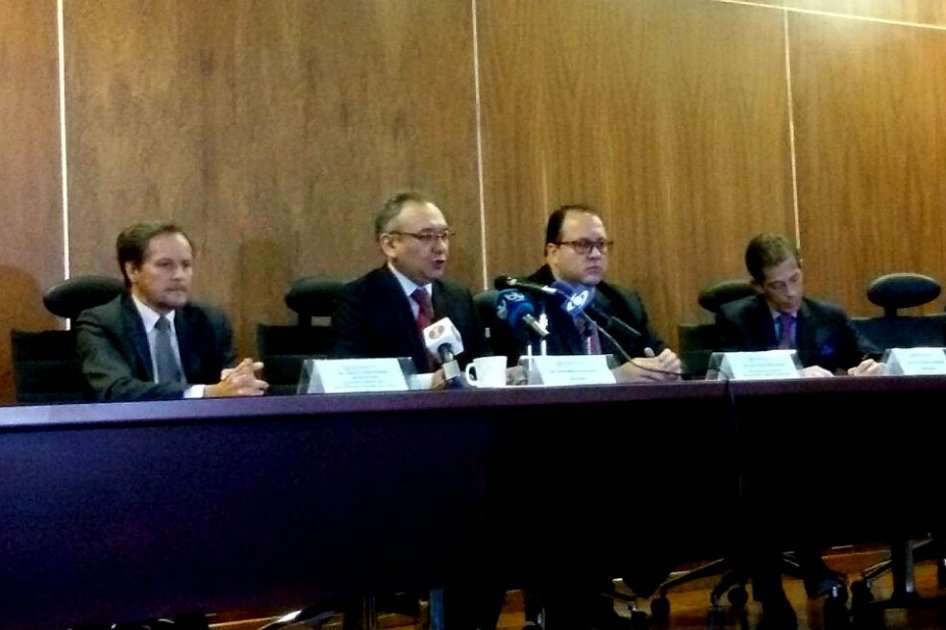 El presidente del Consejo Nacional Electoral (CNE), Emiliano Rivera, acompañado entre otros por el director de la UIAF, Luis Edmundo Suárez. /Archivo particular