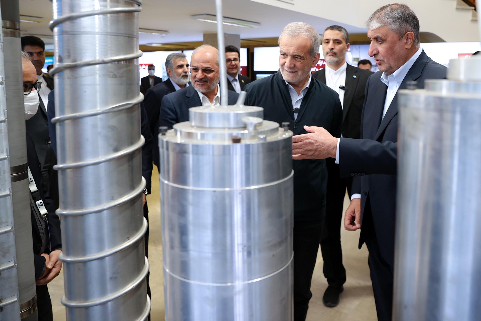 TEHRAN (IRAN(Islamic Republic Of)), 09/04/2025.- A handout photo made available by Iranian Presidential Office shows, Iranian president Masoud Pezeshkian (2R) and head of Iranian Atomic Organization Mohammad Eslami (R) as they visit a nuclear achievement exhibition during a ceremony marking Iran's Atomic Technology Day in Tehran, Iran, 09 April 2025. (Teherán) EFE/EPA/IRANIAN PRESIDENT OFFICE HANDOUT HANDOUT EDITORIAL USE ONLY/NO SALES