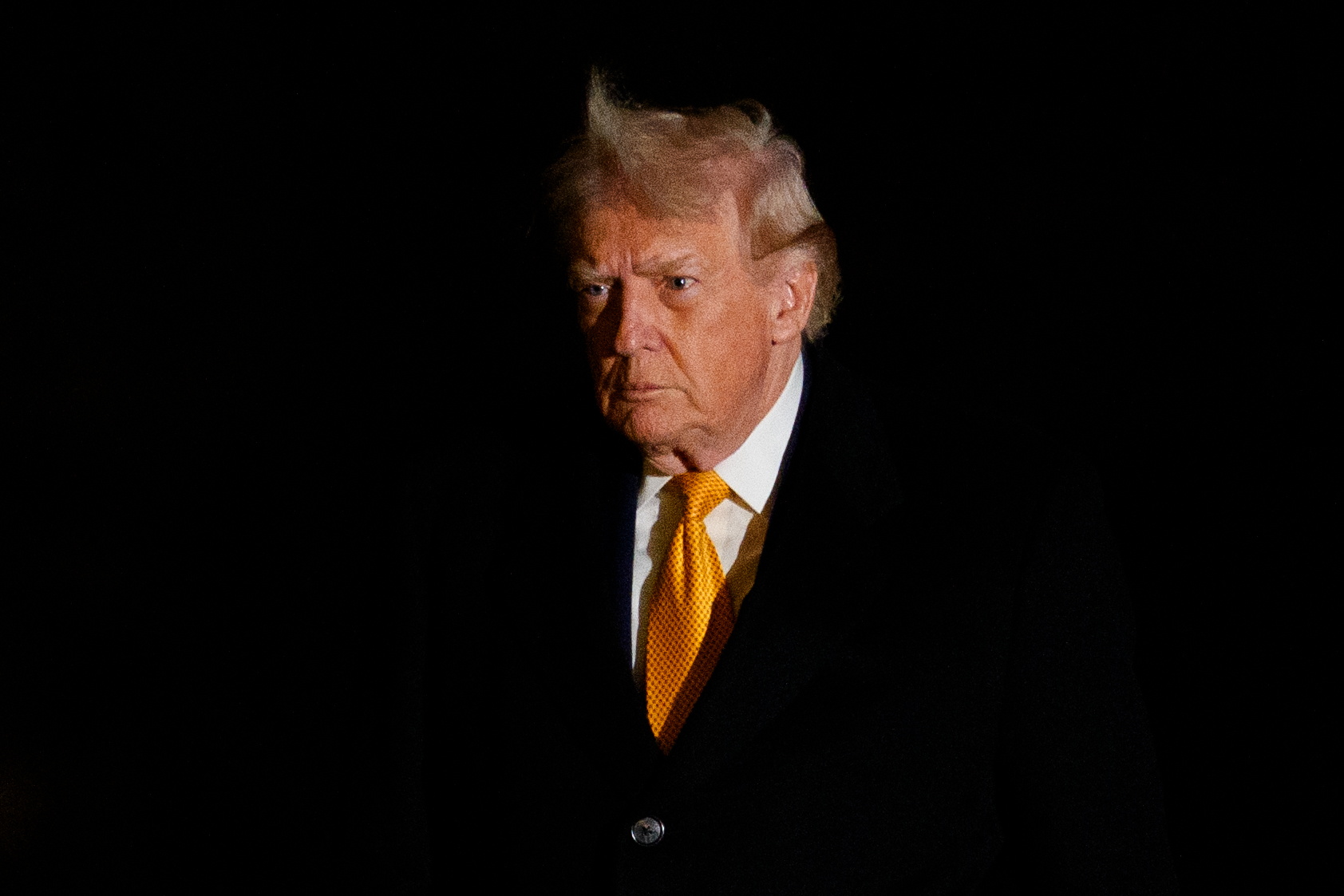 FOTODELDIA WASHINGTON (EE.UU.), 05/01/2026.- El presidente estadounidense Donald Trump regresa a la Casa BlancaEFE/AARON SCHWARTZ / POOL