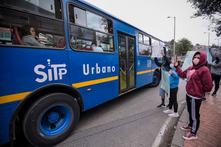 Algunos bogotanos rechazaron el aumento debido a las condiciones del servicio que presta el Sitp y el Transmilenio.