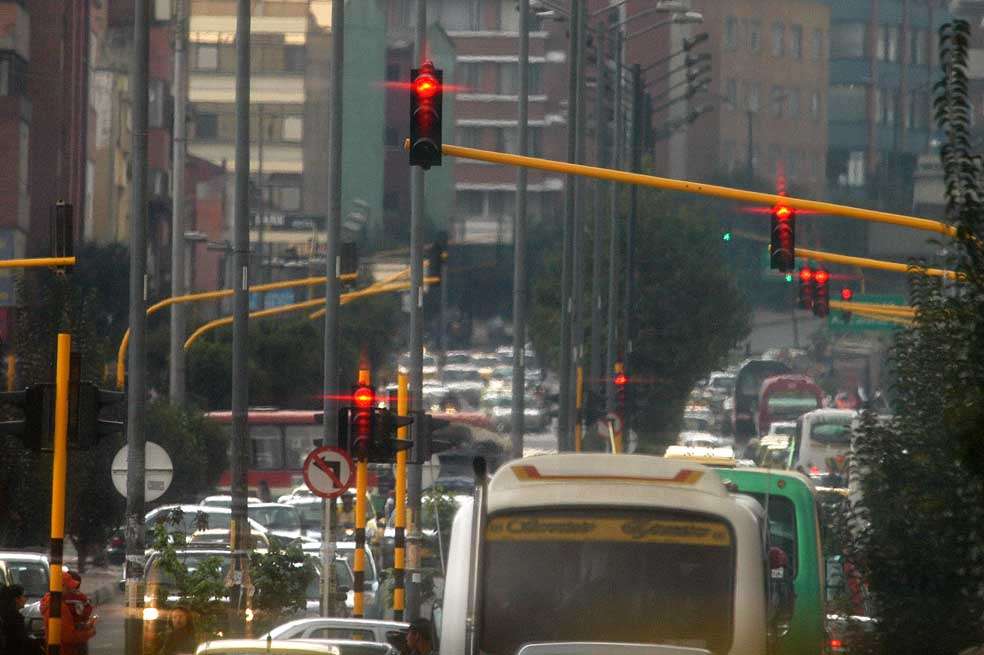 La modernización de la red de semáforos es una tarea pendiente con la implementación del Sistema Inteligente de Transporte. / Archivo-El Espectador