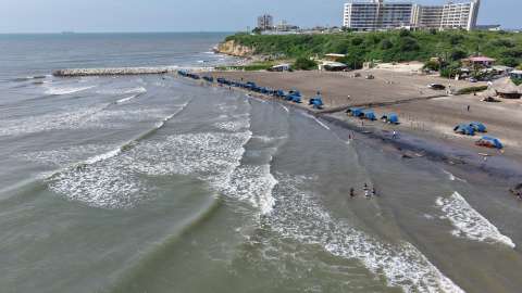Olas de hasta 4 metros y fuertes vientos: restringen actividades marítimas en Atlántico