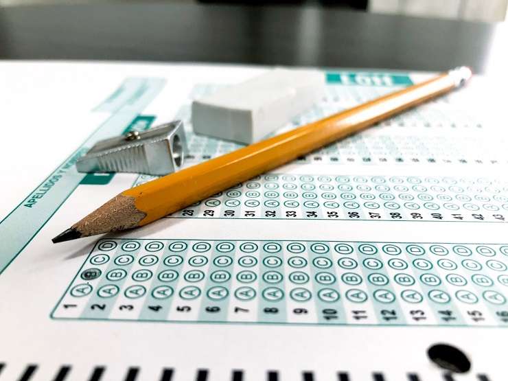 El examen Saber 11 es uno de los requisitos para acceder a la educación superior en Colombia.