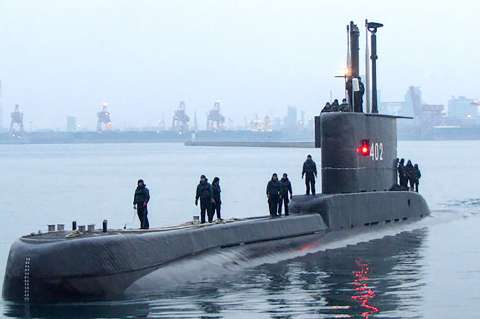 Indonesia busca submarino desaparecido con 53 personas a bordo