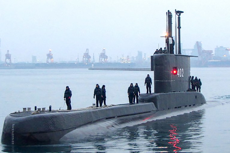 Indonesia busca un submarino desaparecido con 53 tripulantes a bordo