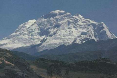 Avalancha en nevado de Perú deja tres montañistas muertos y uno desaparecido