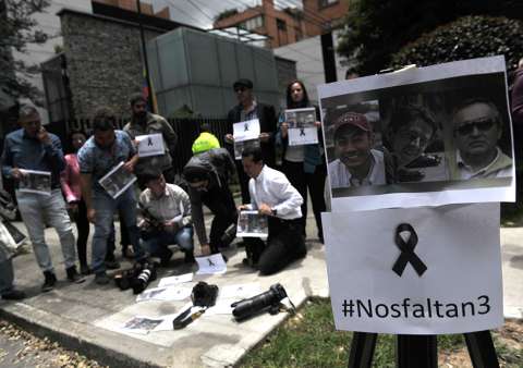Plantón en Bogotá por asesinato de periodistas ecuatorianos