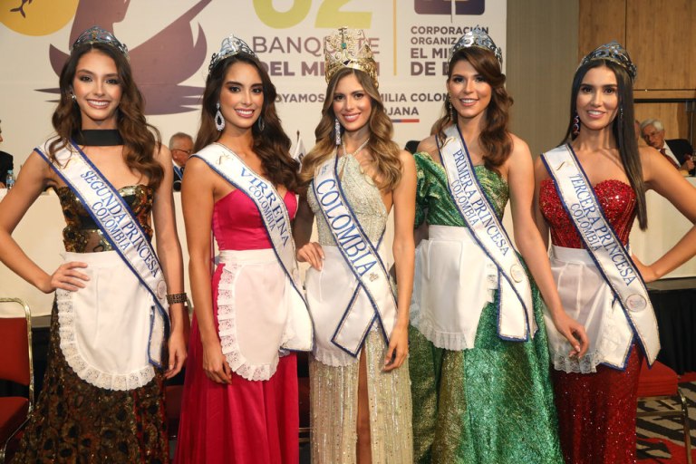 Señorita Colombia y su corte real