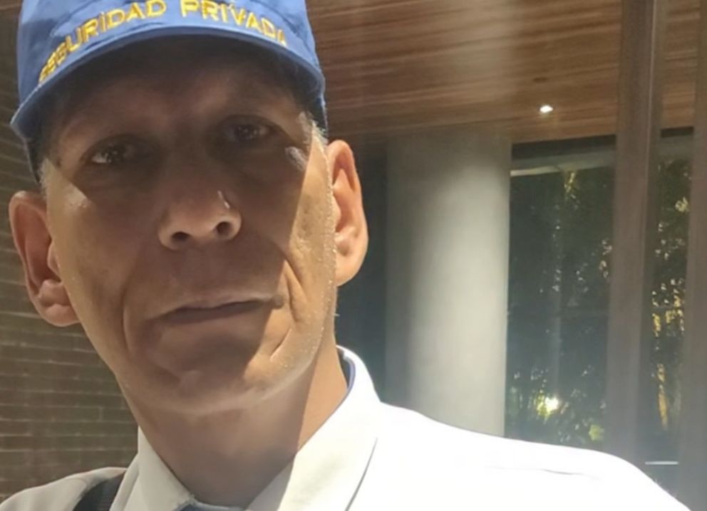 La víctima fue identificada como Sergio Zabala Galeano, de 62 años, quien laboraba como vigilante en Medellín.