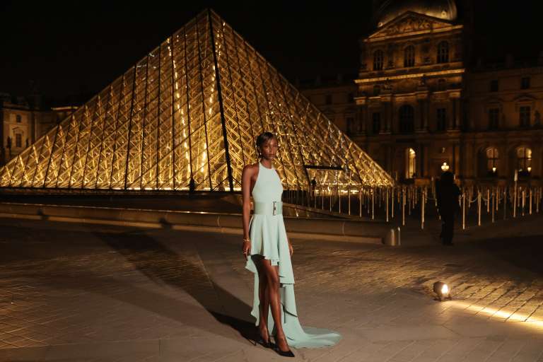 Paris (France), 04/03/2025.- Singer Lous and the Yakuza arrives for the 'Le Grand Diner du Louvre' at the Louvre Museum in Paris, France, 04 March 2025. The Louvre Museum is hosting the gala dinner to mark the official opening of Paris Fashion Week and to raise funds to support the Louvre's restoration projects, educational programs, and initiatives aimed at making the museum more accessible to a broader audience. (Moda, Francia) EFE/EPA/TERESA SUAREZ