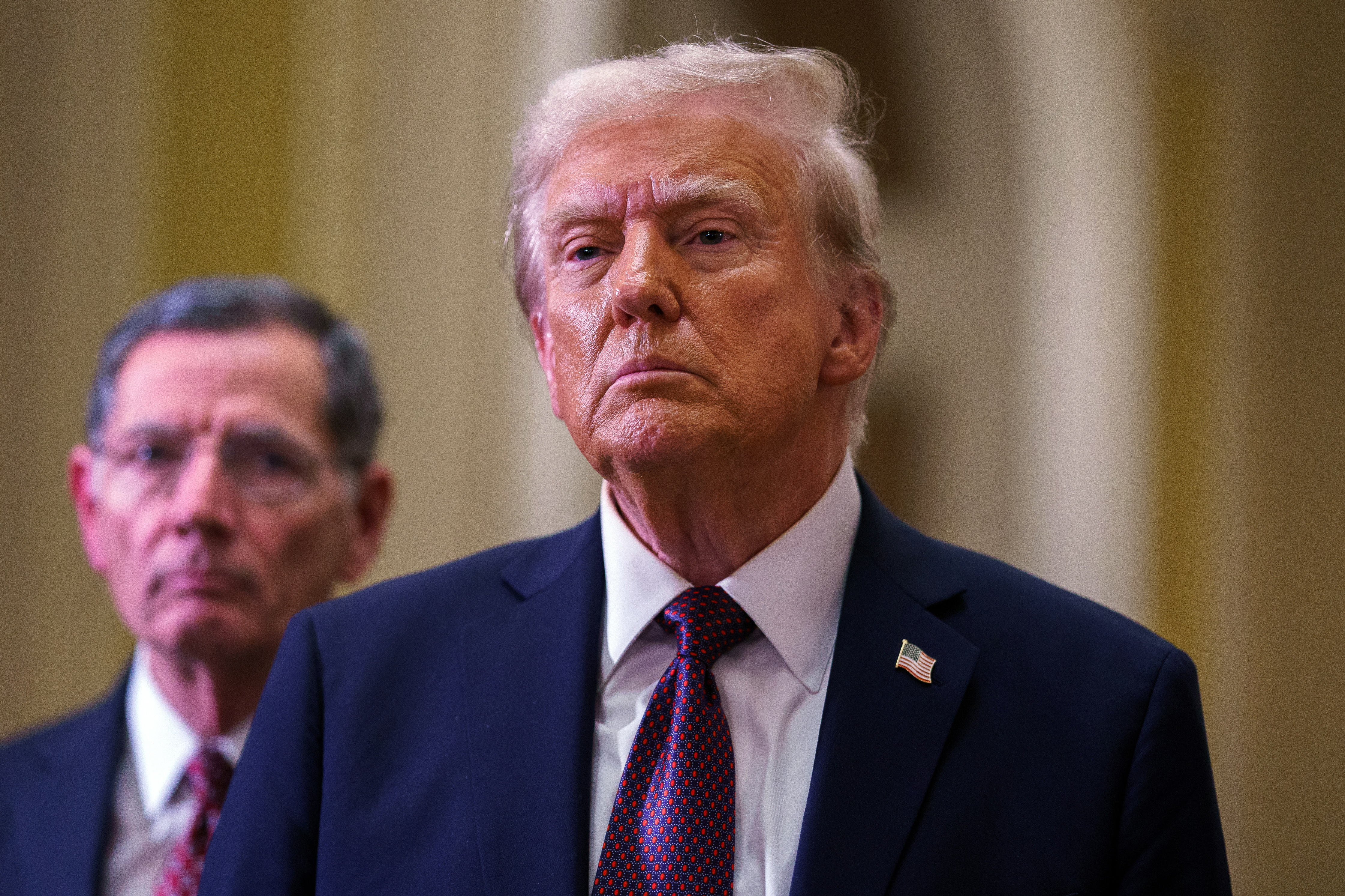 EA4086. WASHINGTON, DC (UNITED STATES), 09/01/2025.- El presidente electo de Estados Unidos, Donald Trump, asiste a una reunión este miércoles en el Capitolio en Washington (Estados Unidos). La arremetida de Trump contra el canal de Panamá está generando una escalada de tensión con afirmaciones sobre el posible uso de la fuerza militar de EE.UU. para apoderarse de la vía o "recomprarla" mediante una iniciativa parlamentaria. EFE/ Will Oliver