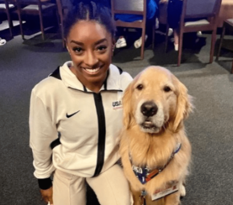 Él es Beacon, el perro de terapia que apoya a gimnastas en los Juegos Olímpicos
