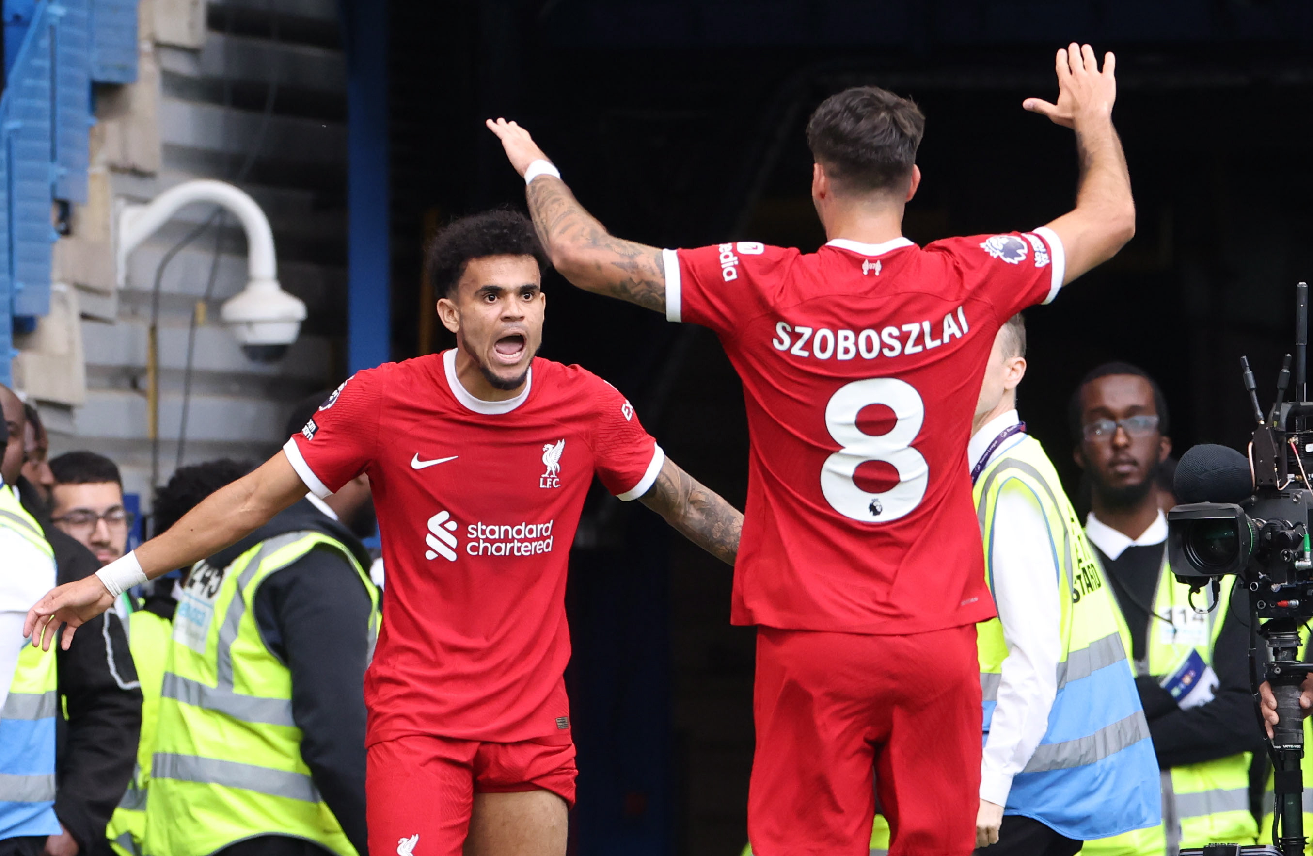 London (United Kingdom), 13/08/2023.- Liverpool's Luis Diaz celebrates scoring the 0-1 goal during the English Premier League match between Chelsea FC and Liverpool FC in London, Britain, 13 August 2023. (Reino Unido, Londres) EFE/EPA/NEIL HALL EDITORIAL USE ONLY. No use with unauthorized audio, video, data, fixture lists, club/league logos or 'live' services. Online in-match use limited to 120 images, no video emulation. No use in betting, games or single club/league/player publications