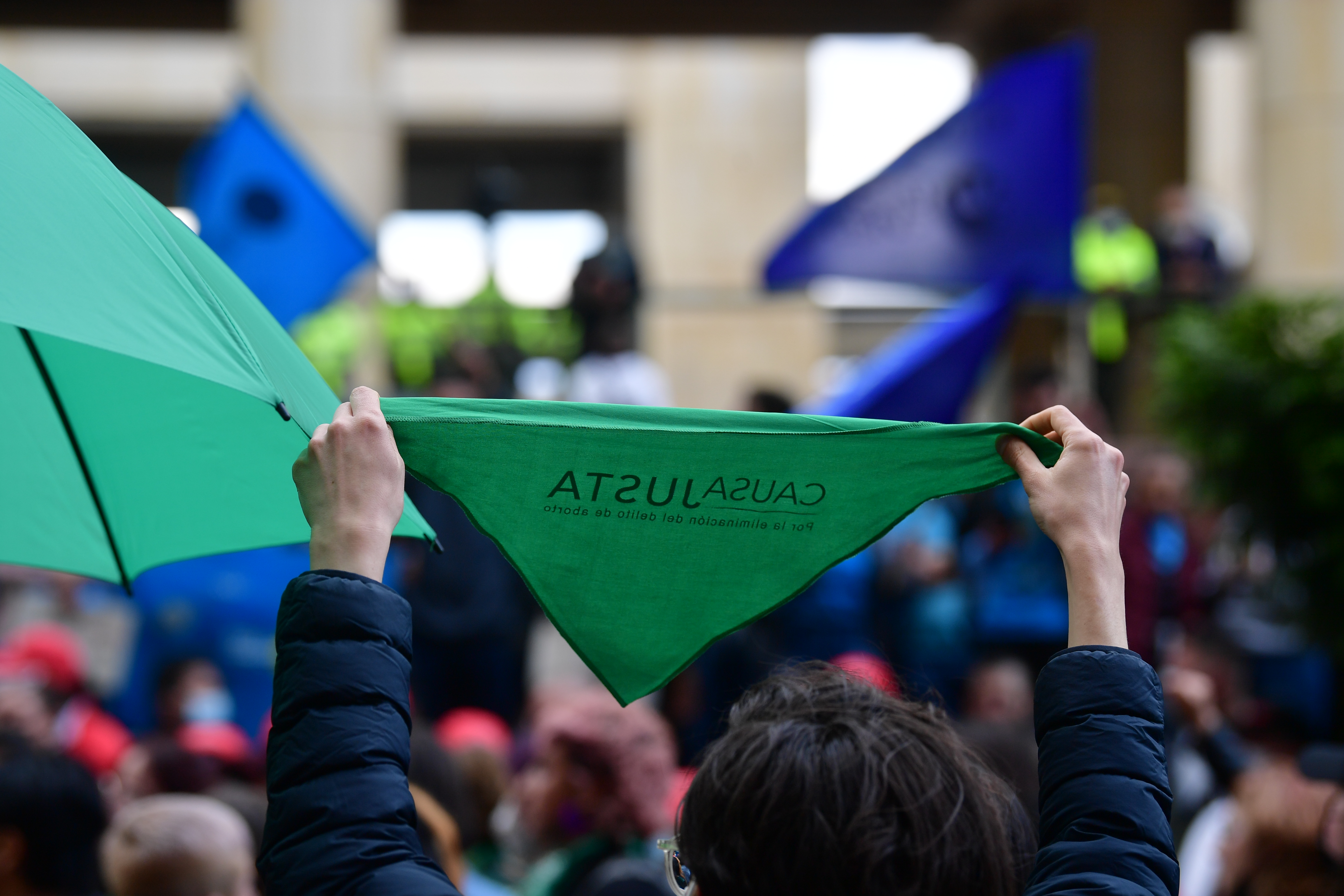 Manifestaciones a favor y en contra del aborto frente a la Corte Constitucional.