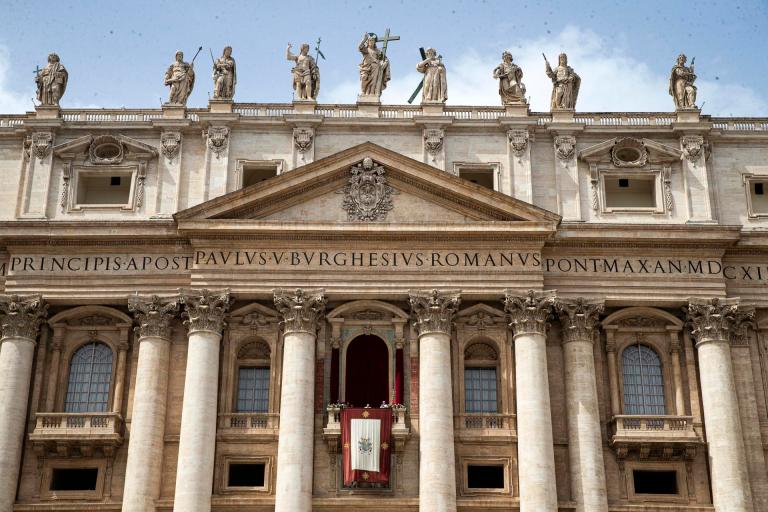 VATICAN CITY (Vatican City State (Holy See)), 20/04/2025.- Pope Francis attends the Urbi et Orbi blessing following the Easter Mass in Saint Peter's Square, in Vatican City, 20 April 2025. (Papa) EFE/EPA/ANGELO CARCONI