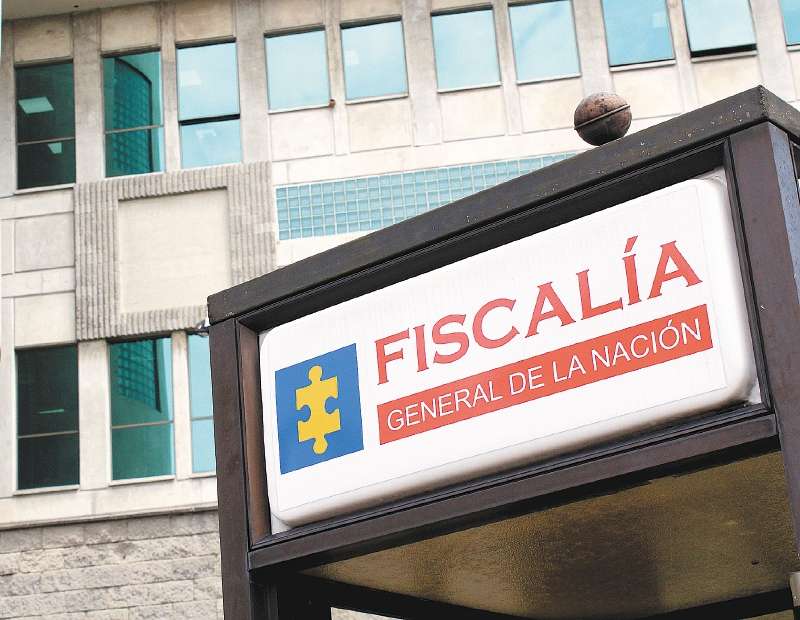 Jorge Eliécer Mola Capera, fue acusado formalmente por la Fiscalía General de la Nación por su presunta responsabilidad en los delitos de prevaricato por acción, en concurso homogéneo y heterogéneo, y fraude procesal.