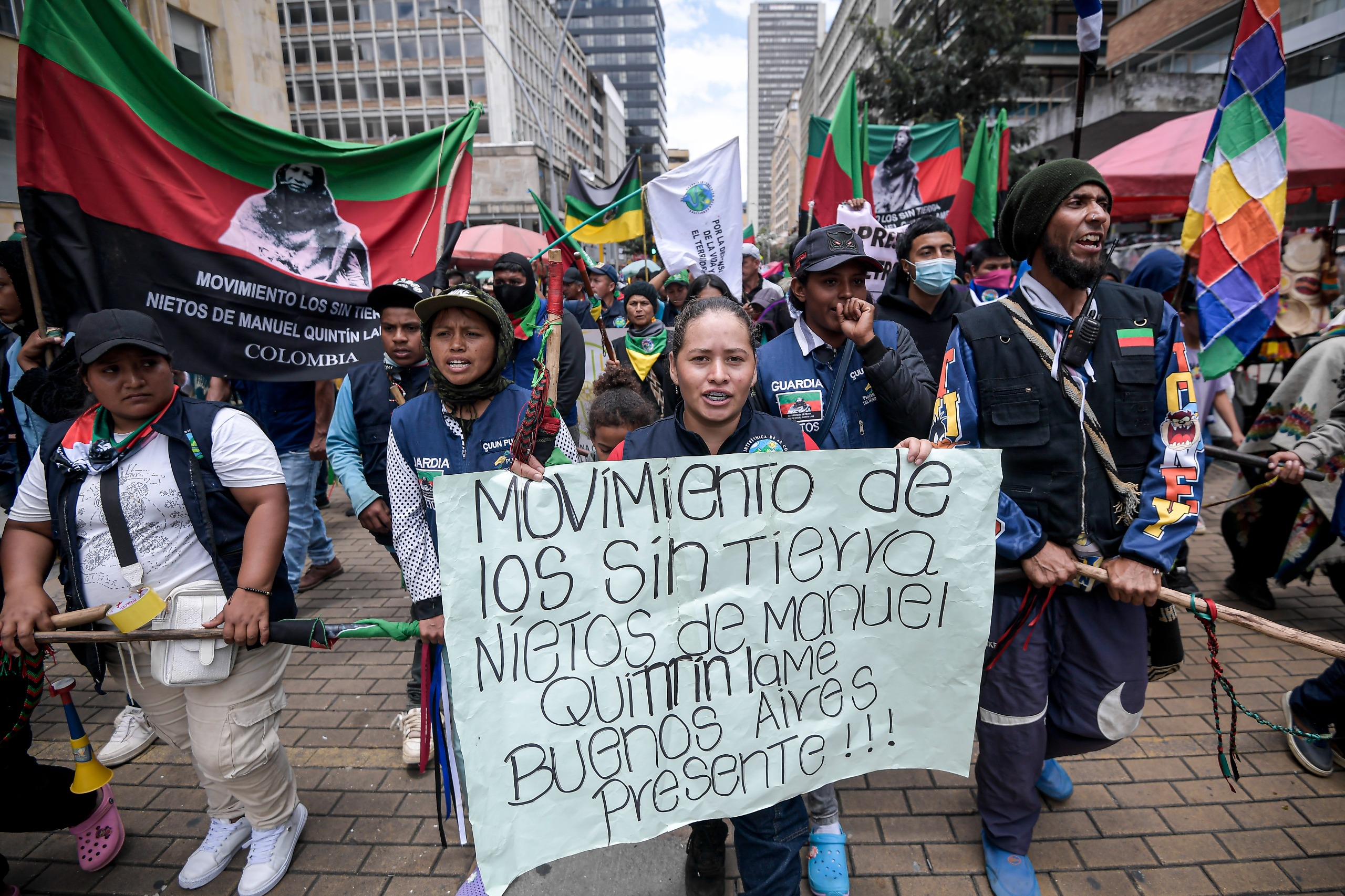 Minga indígena se instala en la Plaza de Bolívar y marchan para ser escuchados.