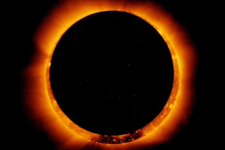 ¿Cómo ver el eclipse solar de forma segura?