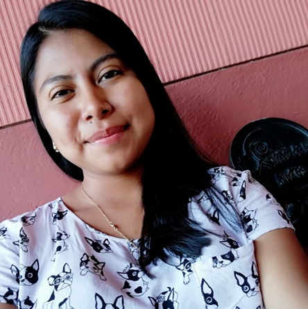 Sindy Paola Calderón Giraldo: técnico en Formulación e Implementación de Proyectos Agropecuarios y tecnóloga en Gestión Agropecuaria del programa Universidad en el Campo. Actualmente estudia Administración de Empresas Agropecuarias en la Universidad de Caldas. Su proyecto está basado en la producción y comercialización de panela orgánica en el municipio de Samaná, Caldas.