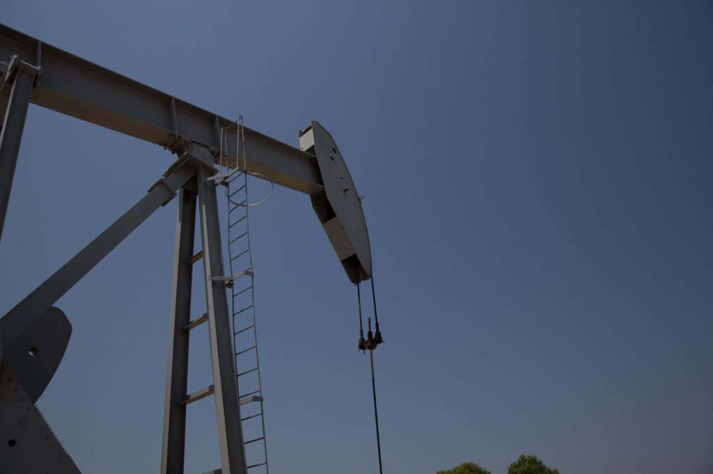 La actual administración de López Obrador tiene una meta de producción de 2.4 millones de barriles diarios para finales de año. / Bloomberg News