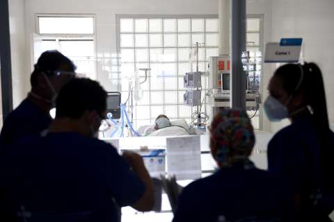 El 78,6 % de hospitalizados por COVID-19 no estaban vacunados, según Minsalud