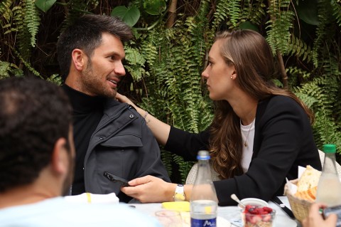 Sorprendimos al guapo director Camilo Vega con la exfutbolista Nicole Reigner