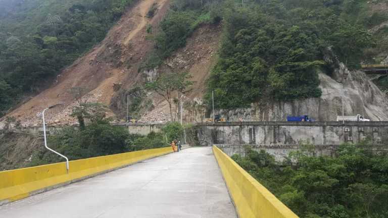 Evacuación de Guayabetal dependerá de si continúa el desprendimiento de material