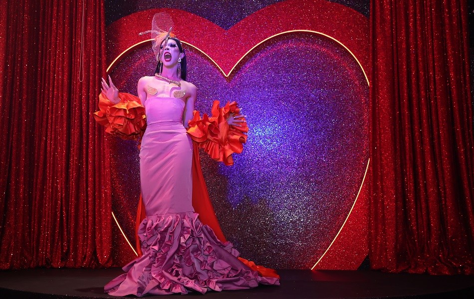 Con el fin de propulsar el arte de las drag queens, llega Chiquita a la capital colombiana.