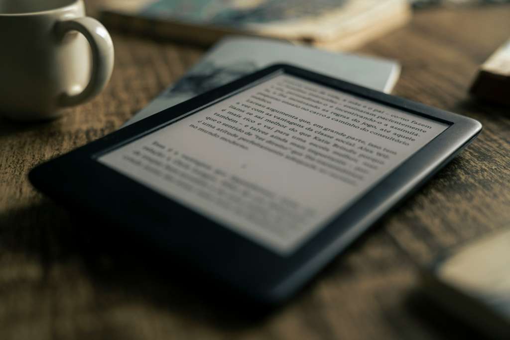 Los libros electrónicos han logrado superar las barreras físicas que abstienen a muchas editoriales de publicar libros de autores extranjeros.