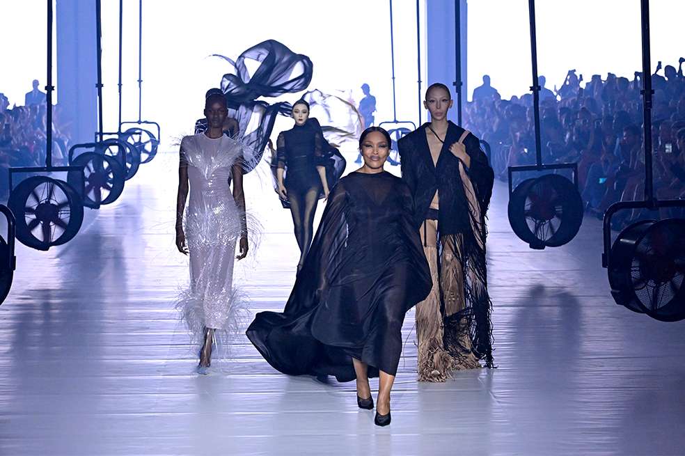 Además de los ventiladores, el show de Mugler también destacó por sus invitados.