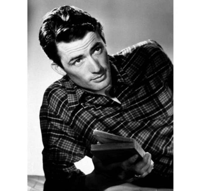 El personaje principal, Atticus Finch, y la magistral personificación de este en las carnes de Gregory Peck (foto), que le valió un Premio Óscar a mejor actor, consiguieron una hazaña artística de dimensiones titánicas que perdura en el tiempo, a pesar de que este año se cumplen seis décadas desde que Harper Lee publicó "Matar a un Ruiseñor".