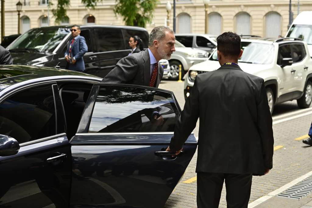 AME3167. BUENOS AIRES, 09/12/2023.- El rey Felipe VI llega al Palacio San Martín en la sede de la Cancillería Argentina para reunirse con el presidente electo Javier Milei, hoy en Buenos Aires (Argentina). EFE/Matias Martín Campaya